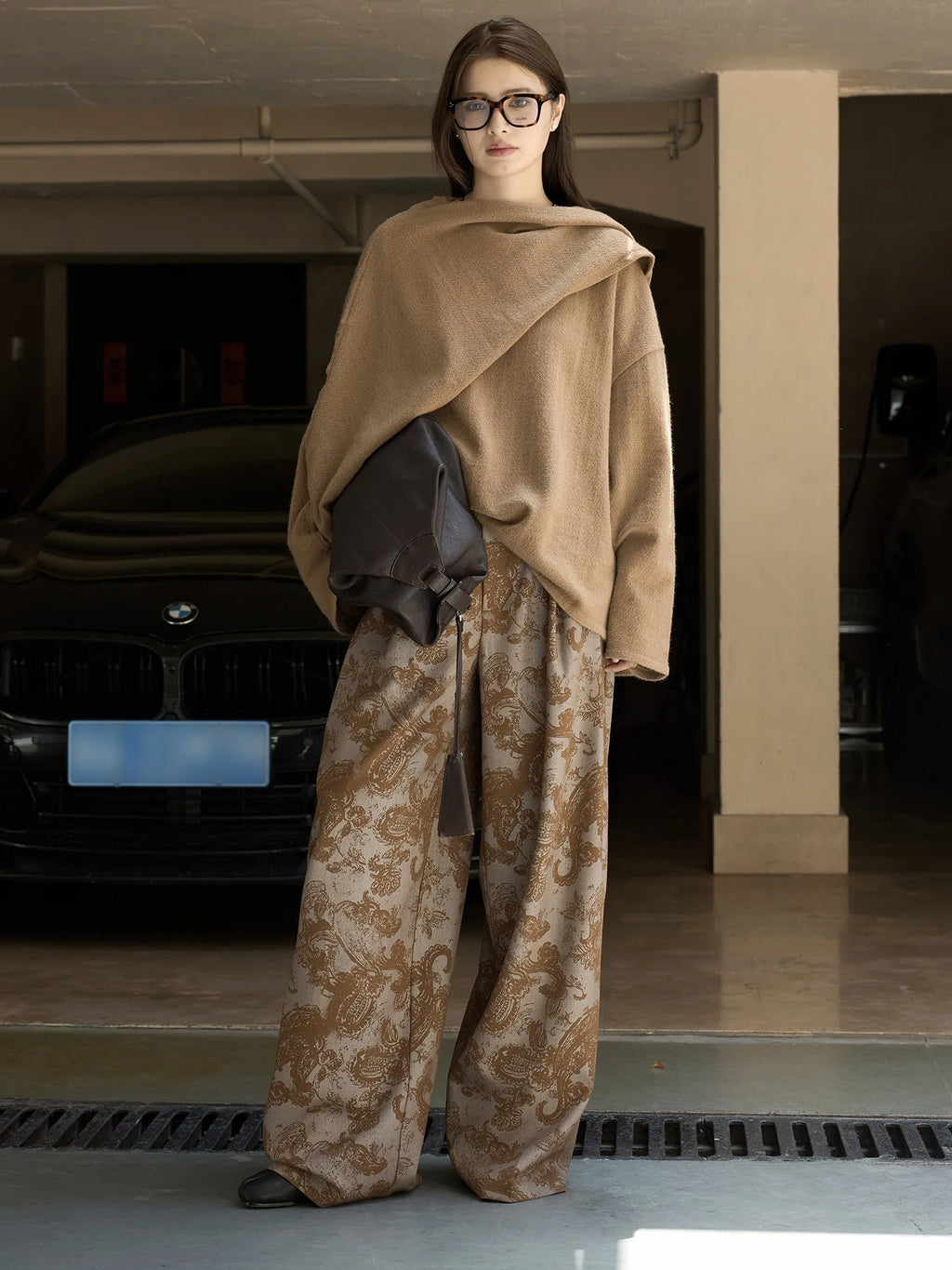 Fashionable and relaxed wide leg printed trousers with hanging design, casual pants for women
