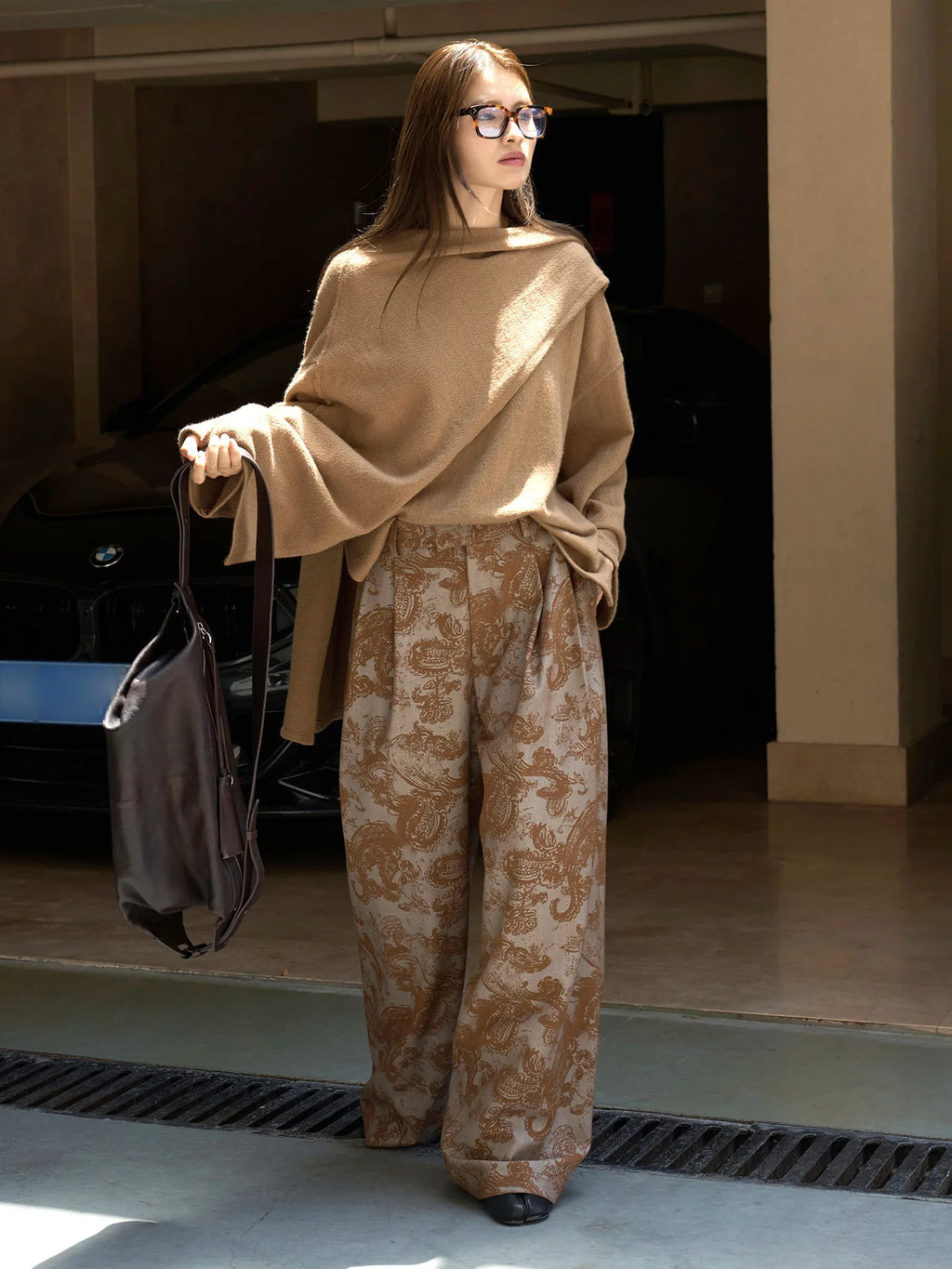 Fashionable and relaxed wide leg printed trousers with hanging design, casual pants for women