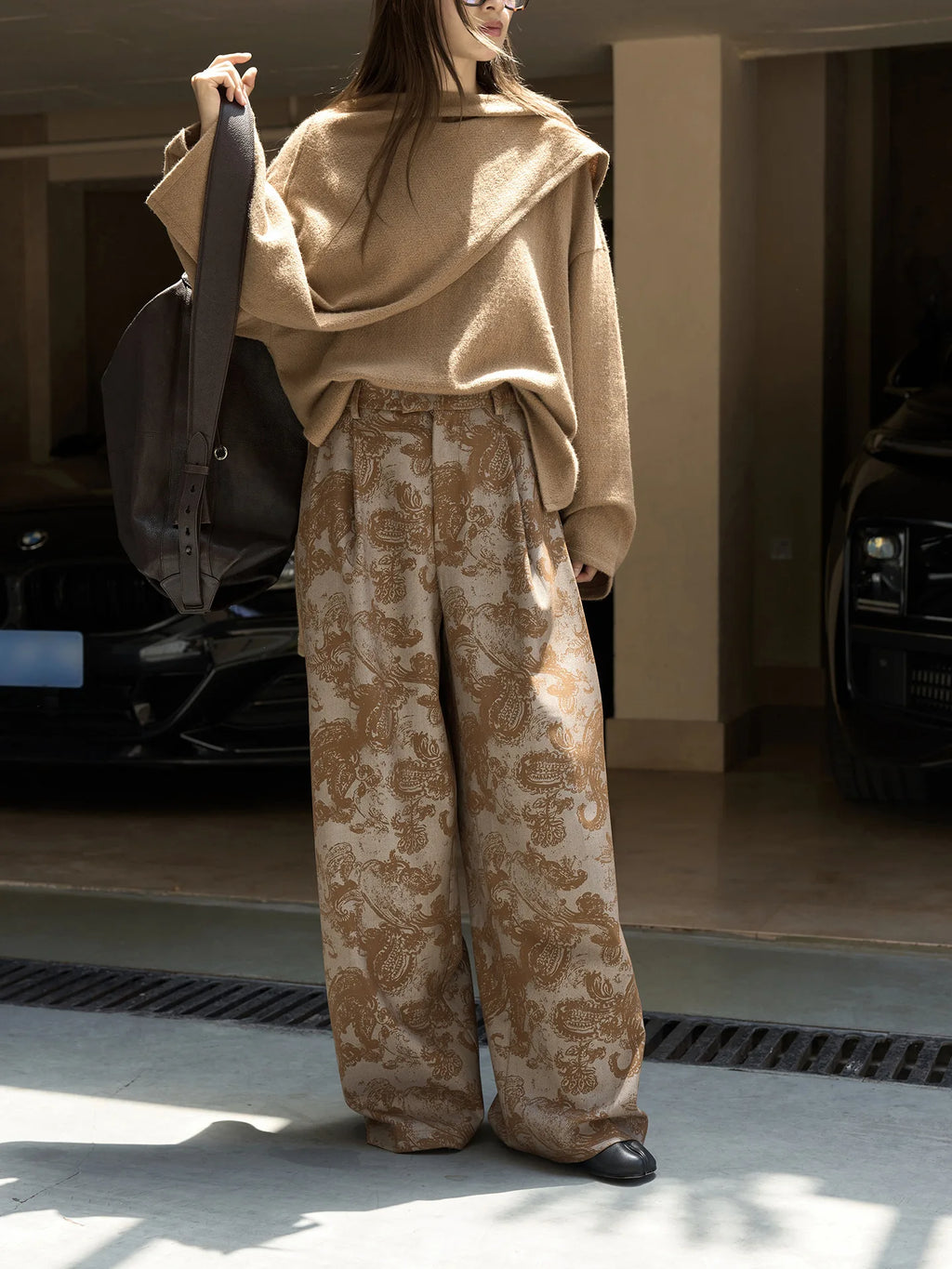Fashionable and relaxed wide leg printed trousers with hanging design, casual pants for women