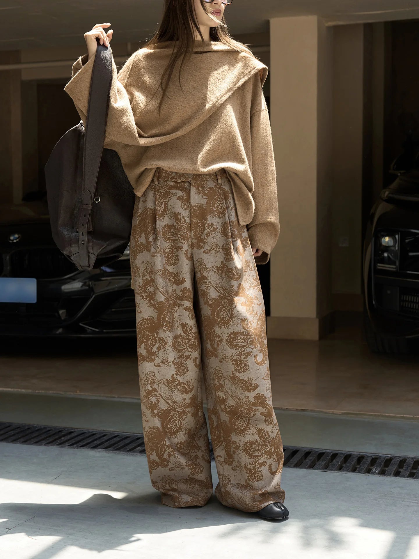 Fashionable and relaxed wide leg printed trousers with hanging design, casual pants for women
