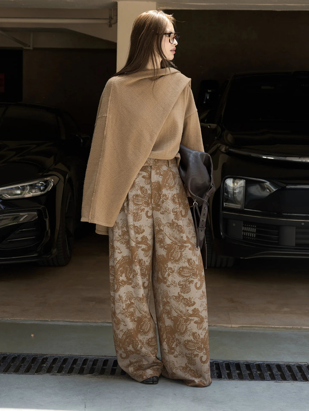 Fashionable and relaxed wide leg printed trousers with hanging design, casual pants for women
