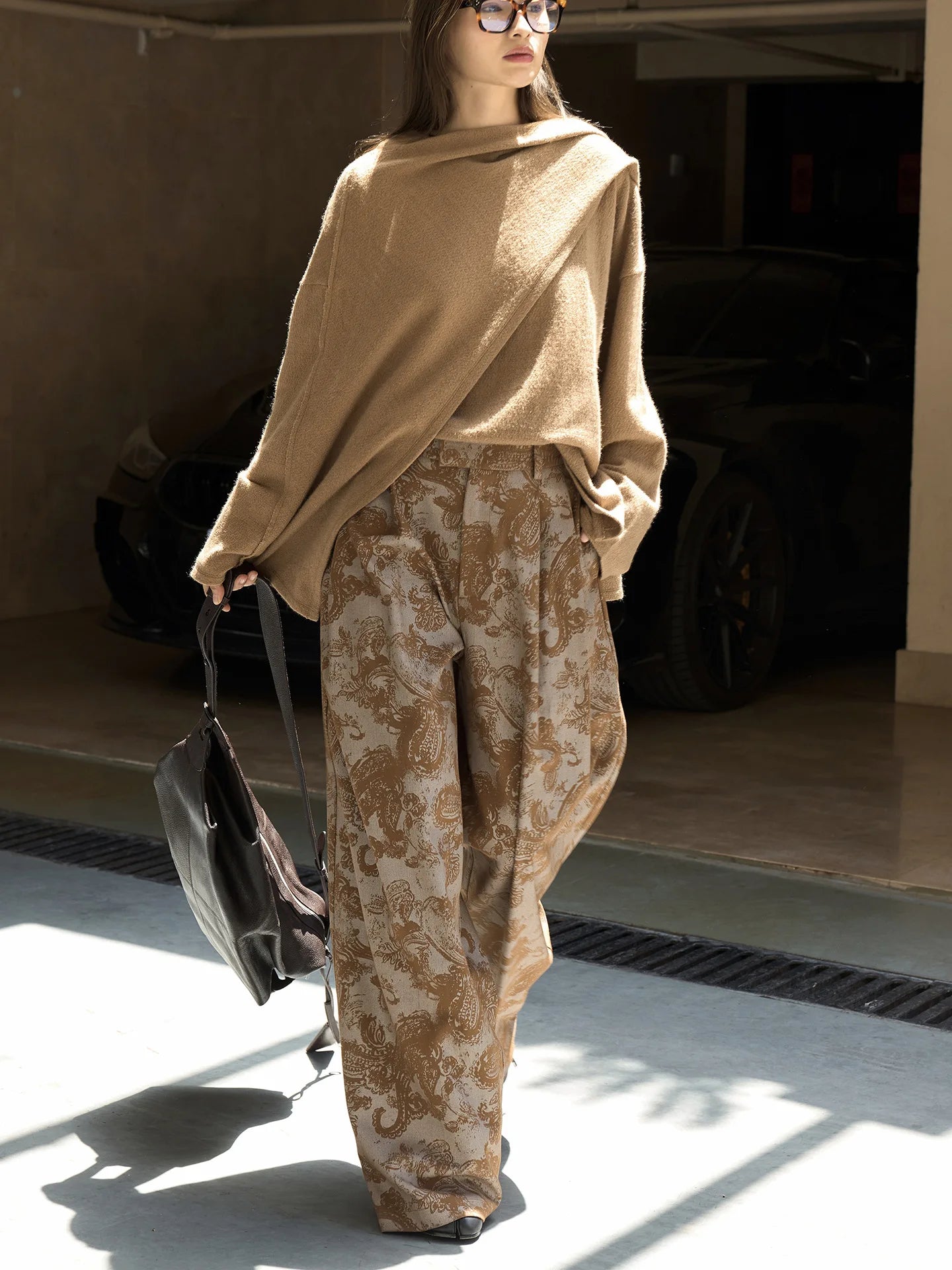 Fashionable and relaxed wide leg printed trousers with hanging design, casual pants for women