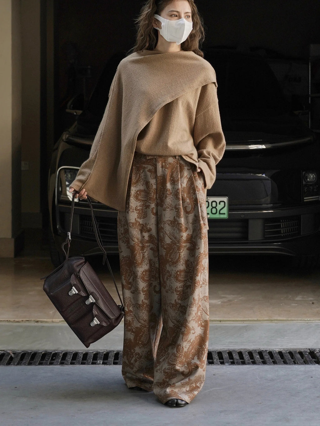 Fashionable and relaxed wide leg printed trousers with hanging design, casual pants for women