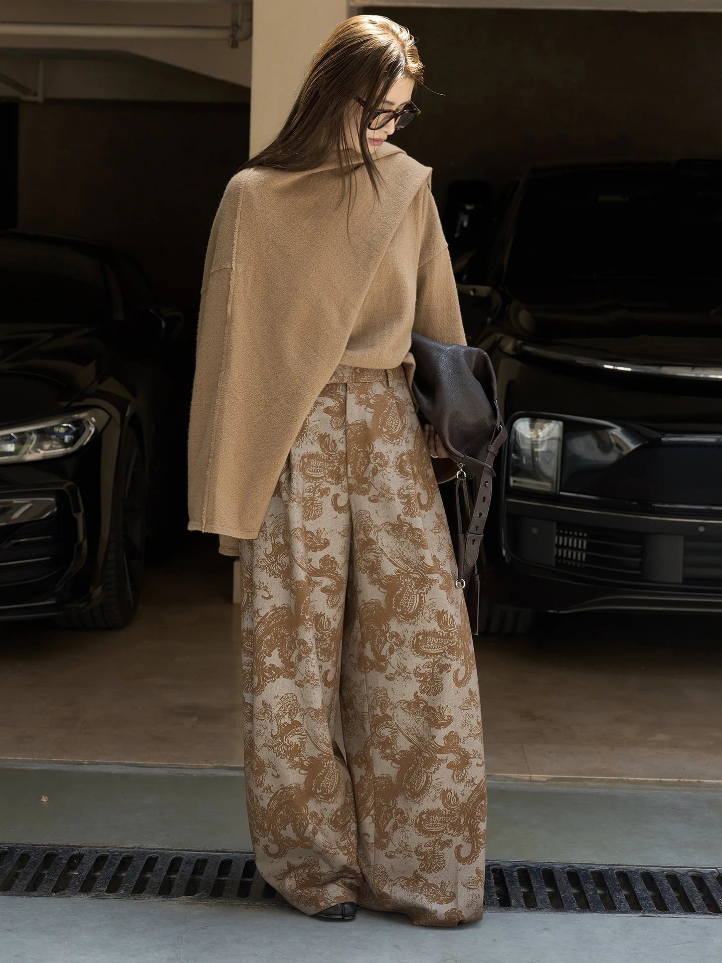 Fashionable and relaxed wide leg printed trousers with hanging design, casual pants for women