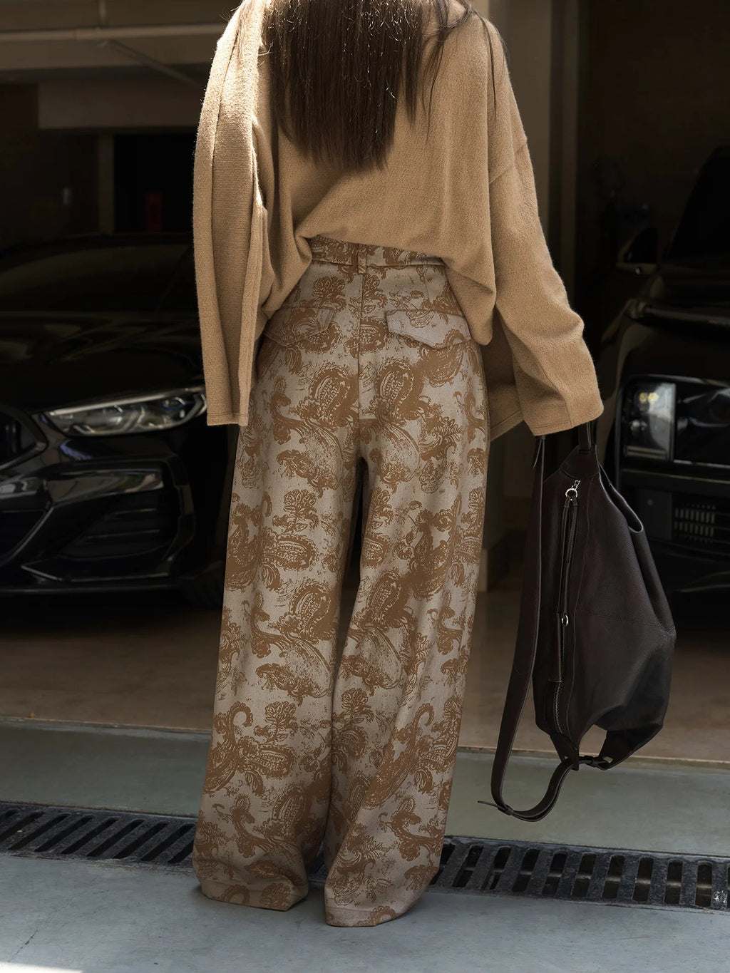 Fashionable and relaxed wide leg printed trousers with hanging design, casual pants for women