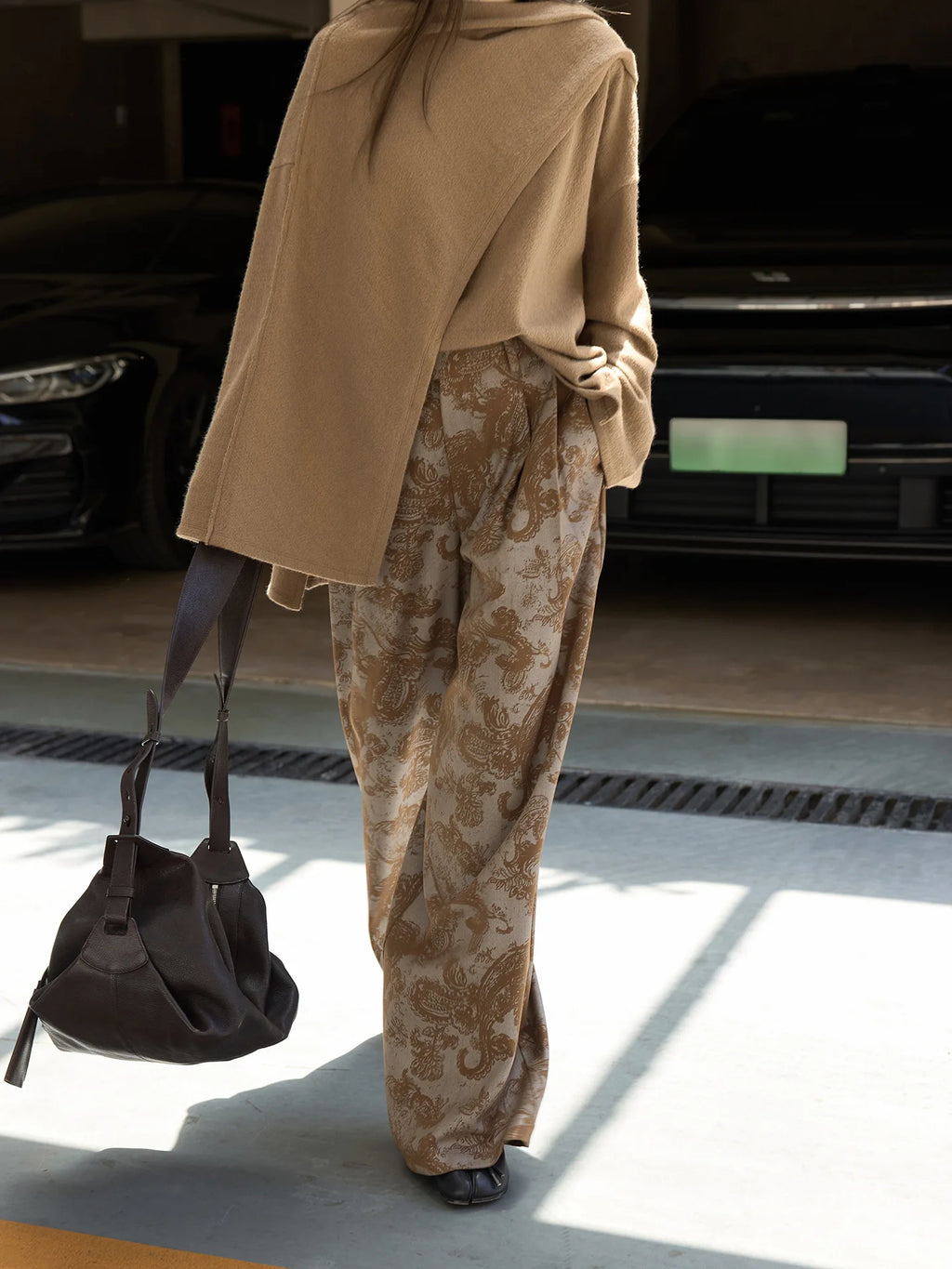 Fashionable and relaxed wide leg printed trousers with hanging design, casual pants for women