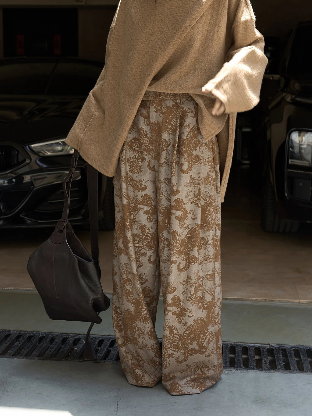Fashionable and relaxed wide leg printed trousers with hanging design, casual pants for women