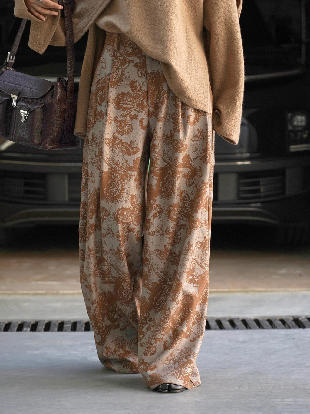 Fashionable and relaxed wide leg printed trousers with hanging design, casual pants for women